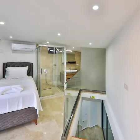 Ultra Lux Villa *