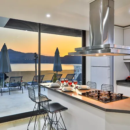 Ultra Lux * Kaş
