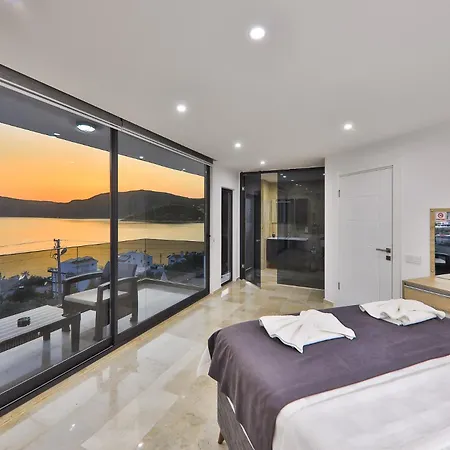 Ultra Lux Villa *
